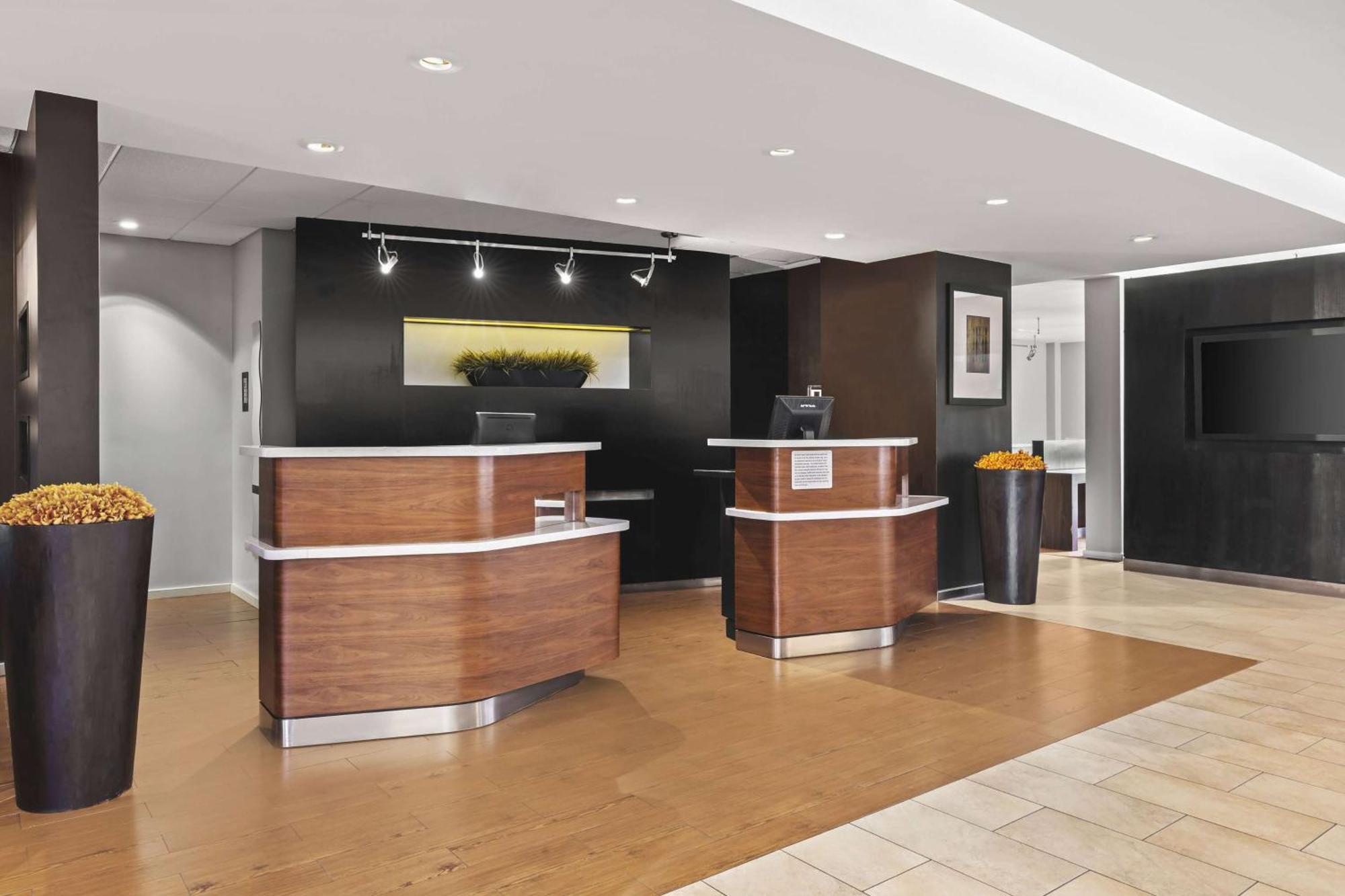 Super 8 By Wyndham Dallas Love Field Airport Ngoại thất bức ảnh