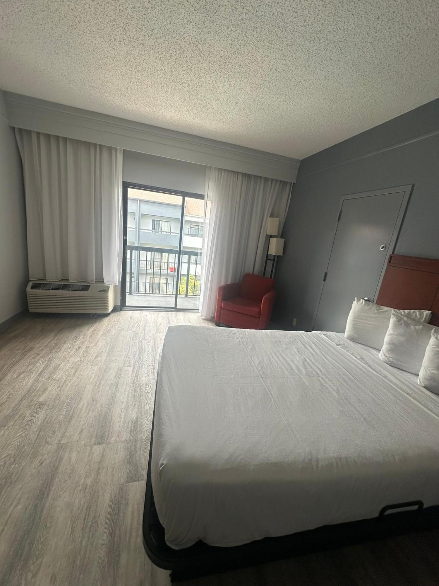 Super 8 By Wyndham Dallas Love Field Airport Ngoại thất bức ảnh