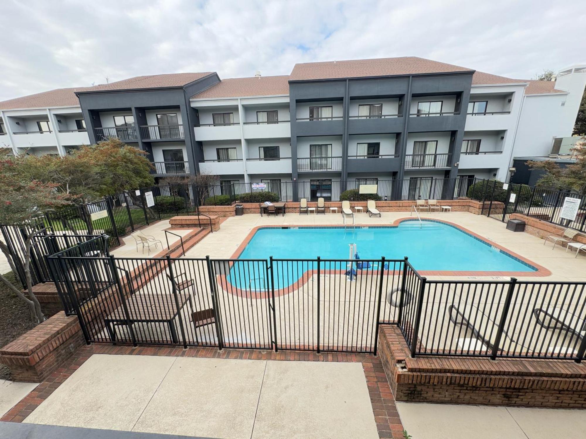 Super 8 By Wyndham Dallas Love Field Airport Ngoại thất bức ảnh