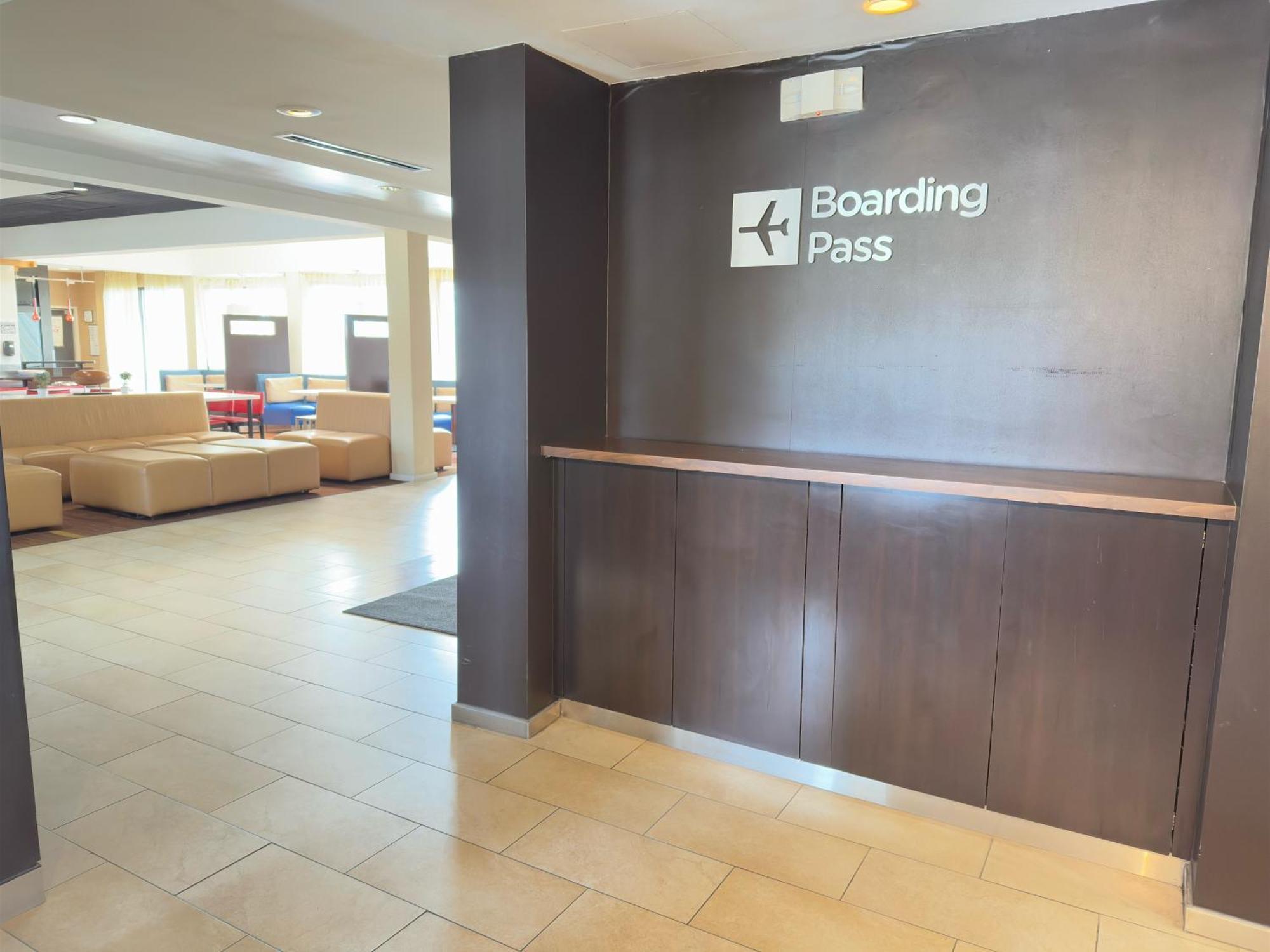 Super 8 By Wyndham Dallas Love Field Airport Ngoại thất bức ảnh